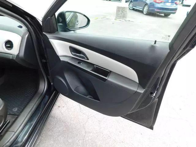 2013 Chevrolet Cruze LS Manual