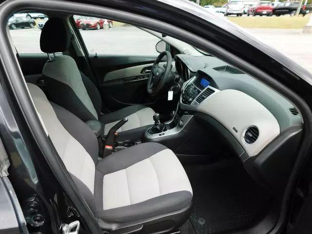 2013 Chevrolet Cruze LS Manual