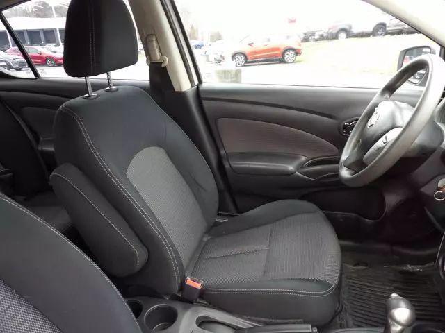 2016 Nissan Versa 1.6 SV