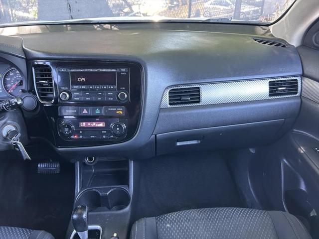 2016 Mitsubishi Outlander ES