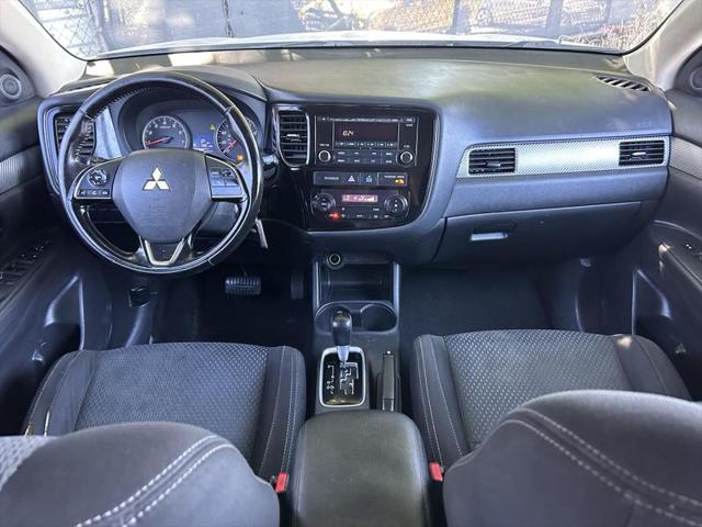 2016 Mitsubishi Outlander ES