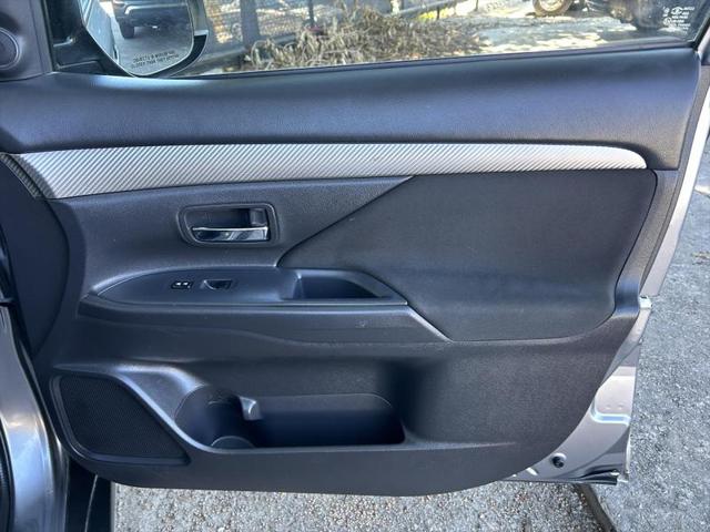 2016 Mitsubishi Outlander ES