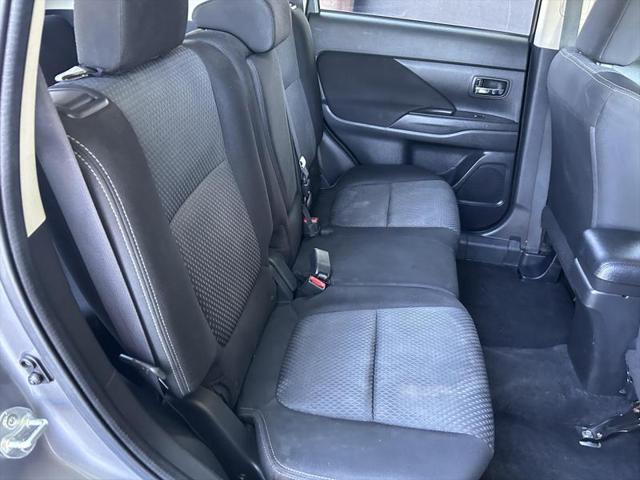 2016 Mitsubishi Outlander ES