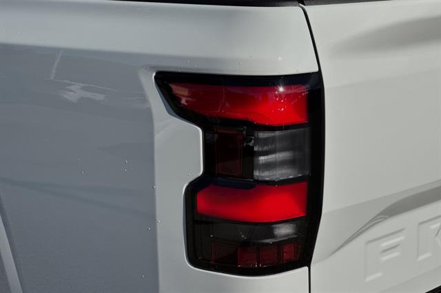 2025 Nissan Frontier Crew Cab SV 4x2