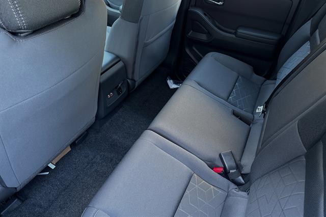 2025 Nissan Frontier Crew Cab SV 4x2