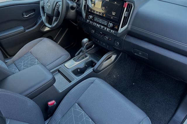 2025 Nissan Frontier Crew Cab SV 4x2