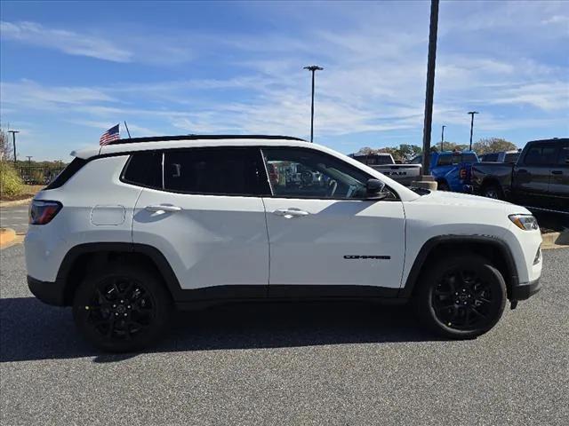 2025 Jeep Compass COMPASS LATITUDE 4X4