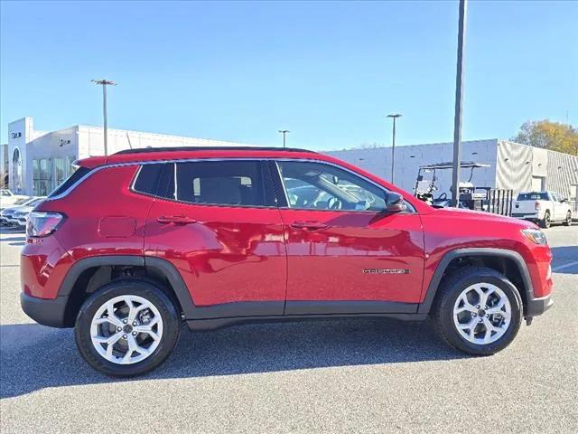 2025 Jeep Compass COMPASS LATITUDE 4X4