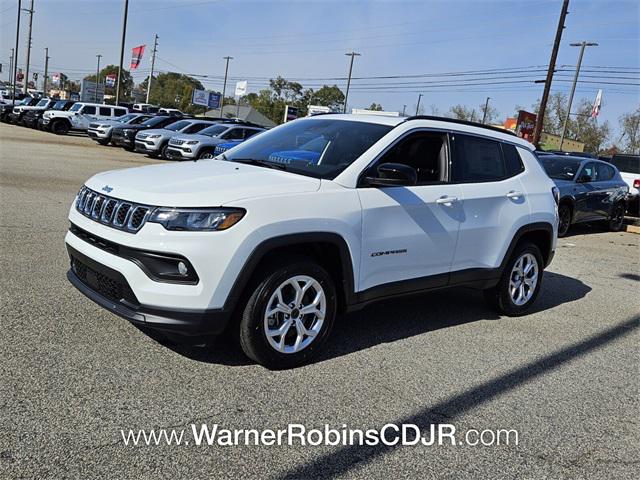 2025 Jeep Compass COMPASS LATITUDE 4X4