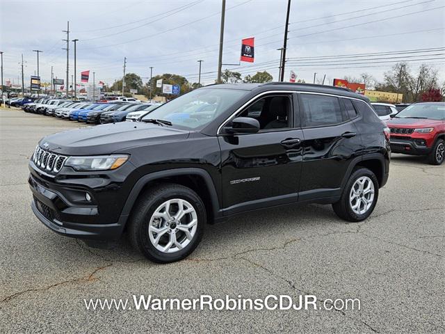 2025 Jeep Compass COMPASS LATITUDE 4X4