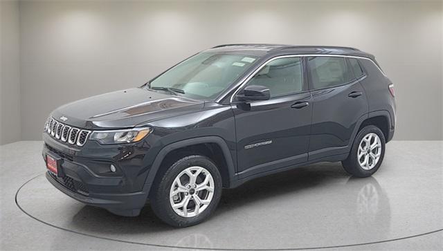 2025 Jeep Compass COMPASS LATITUDE 4X4
