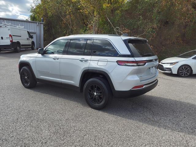 2022 Jeep Grand Cherokee Laredo 4x4