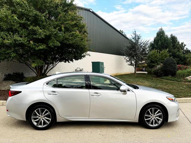 2016 Lexus ES 300h ES 300h Sedan 4D