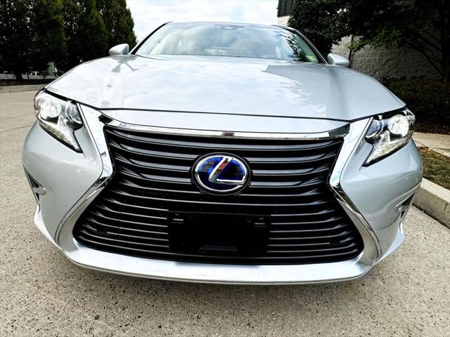 2016 Lexus ES 300h ES 300h Sedan 4D