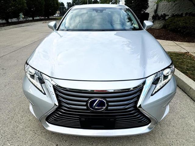 2016 Lexus ES 300h ES 300h Sedan 4D