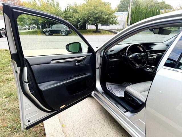 2016 Lexus ES 300h ES 300h Sedan 4D
