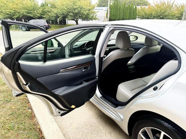 2016 Lexus ES 300h ES 300h Sedan 4D