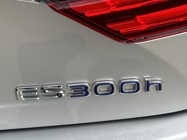 2016 Lexus ES 300h ES 300h Sedan 4D