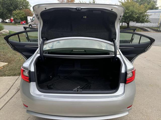2016 Lexus ES 300h ES 300h Sedan 4D
