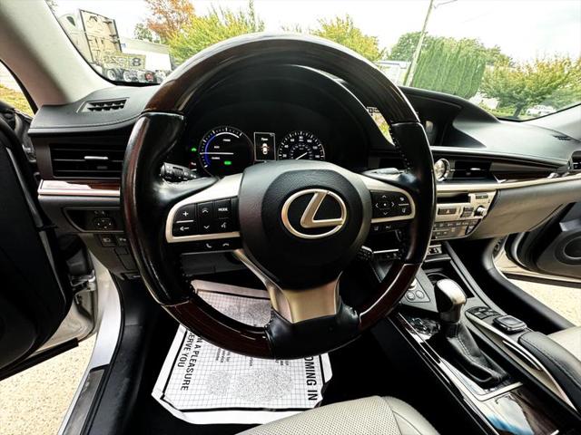 2016 Lexus ES 300h ES 300h Sedan 4D