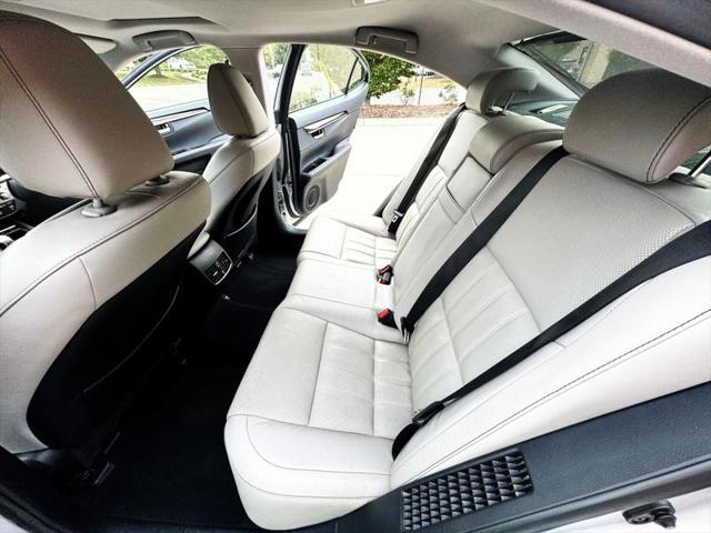 2016 Lexus ES 300h ES 300h Sedan 4D
