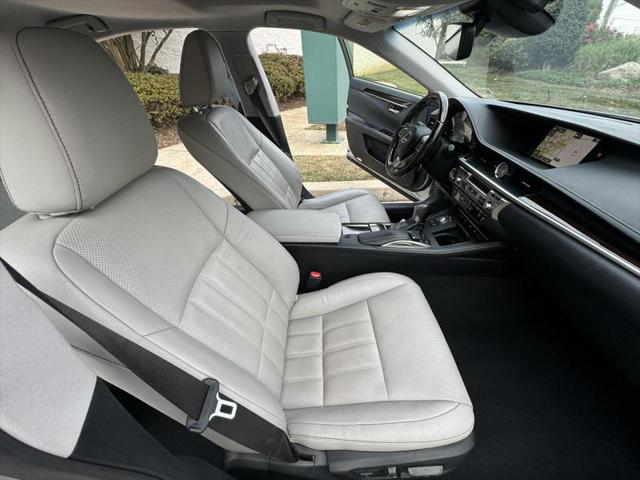 2016 Lexus ES 300h ES 300h Sedan 4D