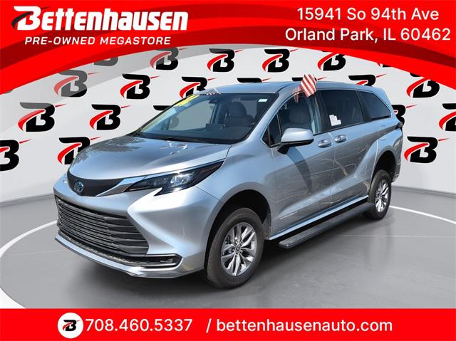 2024 Toyota Sienna LE