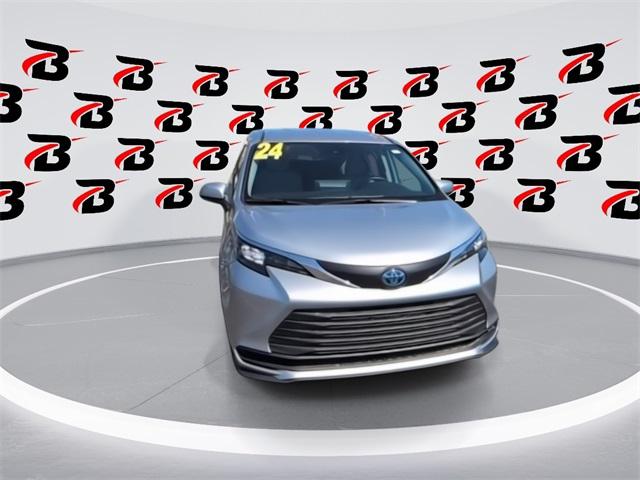 2024 Toyota Sienna LE