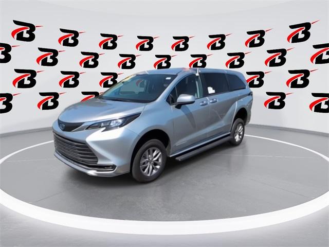 2024 Toyota Sienna LE