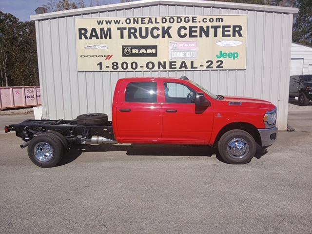 2024 RAM Ram 3500 Chassis Cab RAM 3500 TRADESMAN CREW CAB CHASSIS 4X4 60 CA