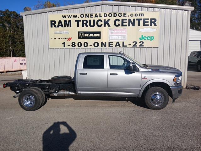 2024 RAM Ram 3500 Chassis Cab RAM 3500 TRADESMAN CREW CAB CHASSIS 4X4 60 CA