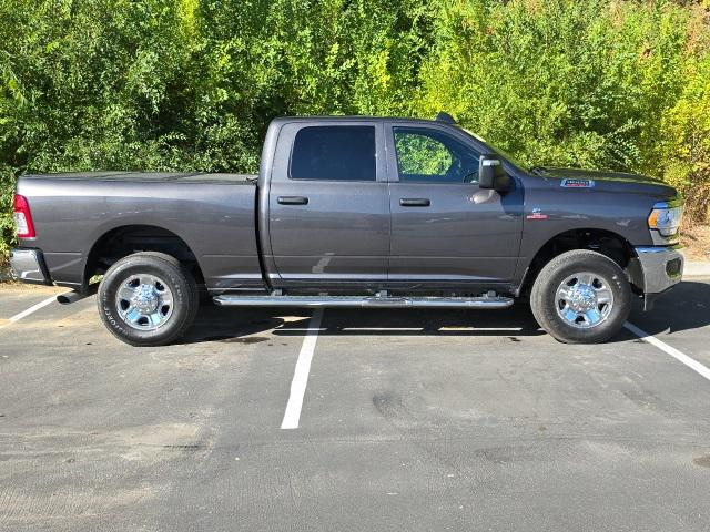 2023 RAM 3500 Tradesman Crew Cab 4x4 64 Box