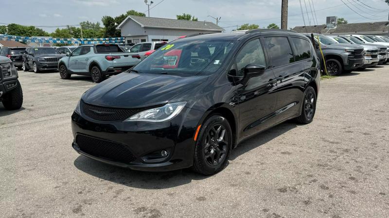 2020 Chrysler Pacifica Touring L for sale in Frankfort, IN