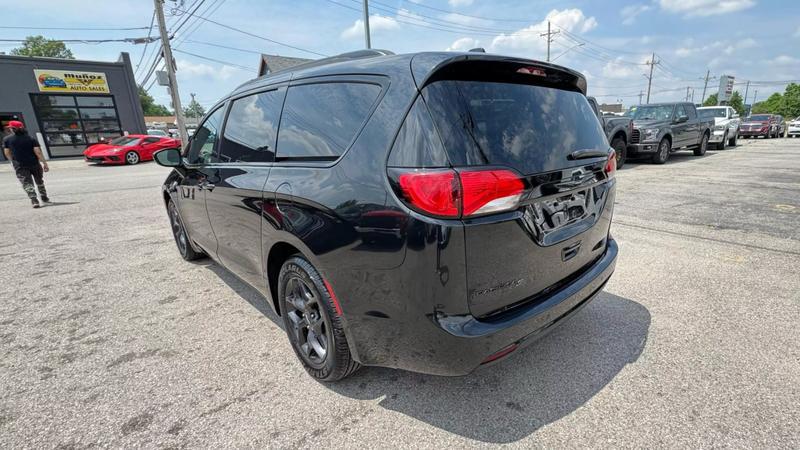 2020 Chrysler Pacifica Touring L