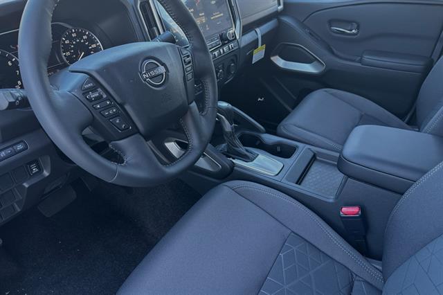 2025 Nissan Frontier Crew Cab SV 4x2