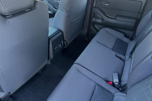 2025 Nissan Frontier Crew Cab SV 4x2
