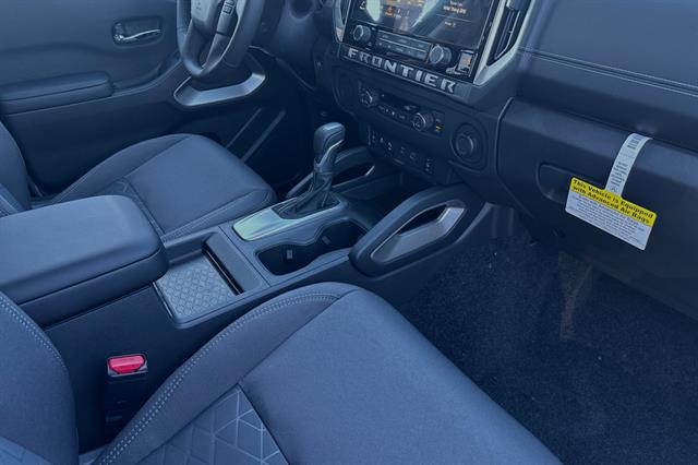 2025 Nissan Frontier Crew Cab SV 4x2
