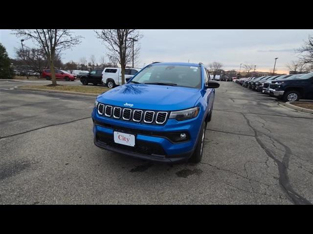 2025 Jeep Compass COMPASS LATITUDE 4X4