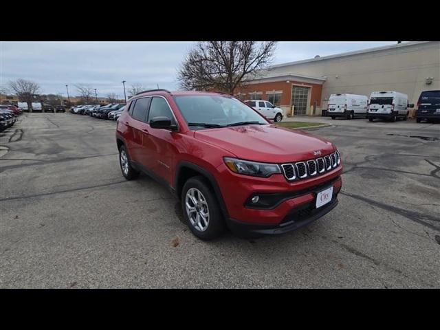 2025 Jeep Compass COMPASS LATITUDE 4X4