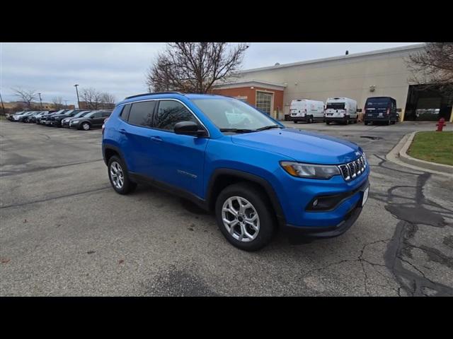 2025 Jeep Compass COMPASS LATITUDE 4X4