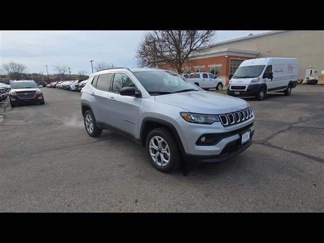 2025 Jeep Compass COMPASS LATITUDE 4X4