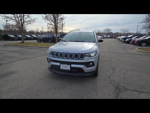 2025 Jeep Compass COMPASS LATITUDE 4X4