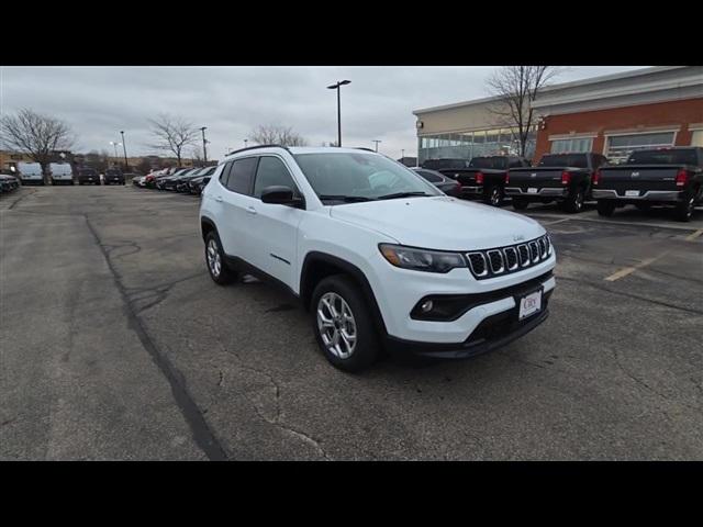 2025 Jeep Compass COMPASS LATITUDE 4X4