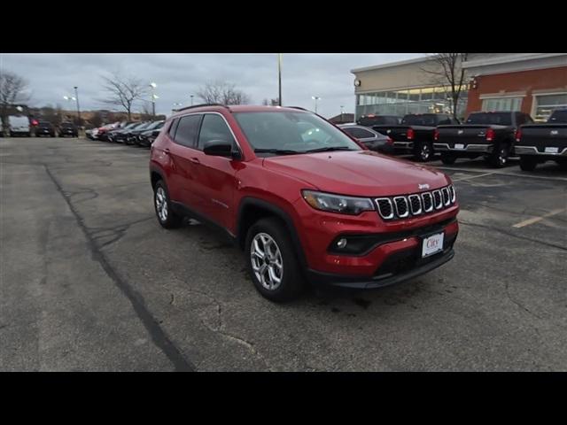 2025 Jeep Compass COMPASS LATITUDE 4X4