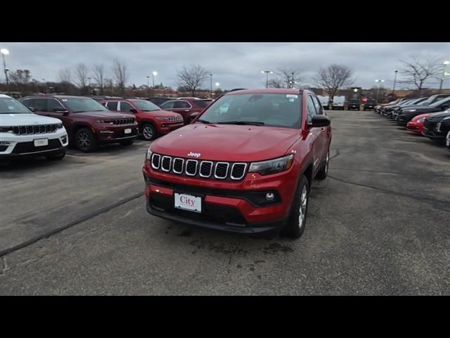 2025 Jeep Compass COMPASS LATITUDE 4X4