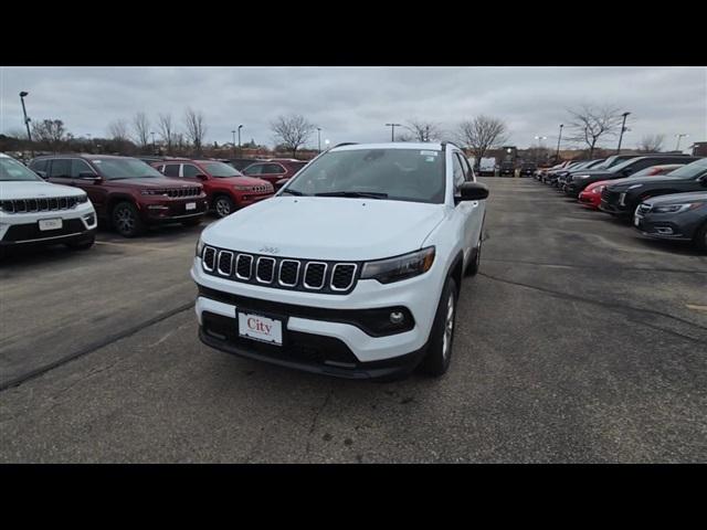 2025 Jeep Compass COMPASS LATITUDE 4X4