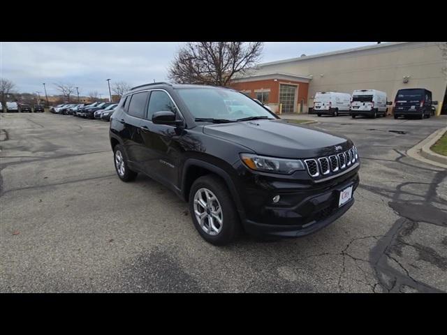 2025 Jeep Compass COMPASS LATITUDE 4X4