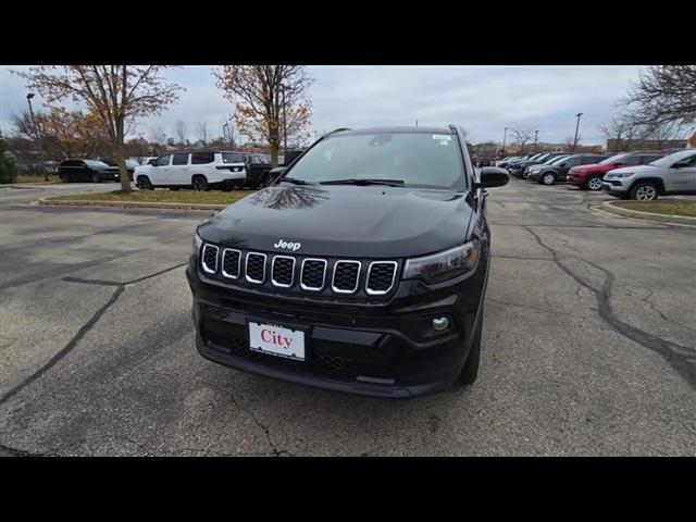 2025 Jeep Compass COMPASS LATITUDE 4X4