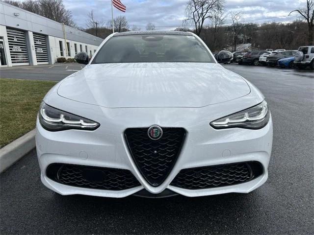 2025 Alfa Romeo Giulia GIULIA TRIBUTO ITALIANO AWD 2025 Alfa Romeo Giulia GIULIA TRIBUTO ITALIANO AWD