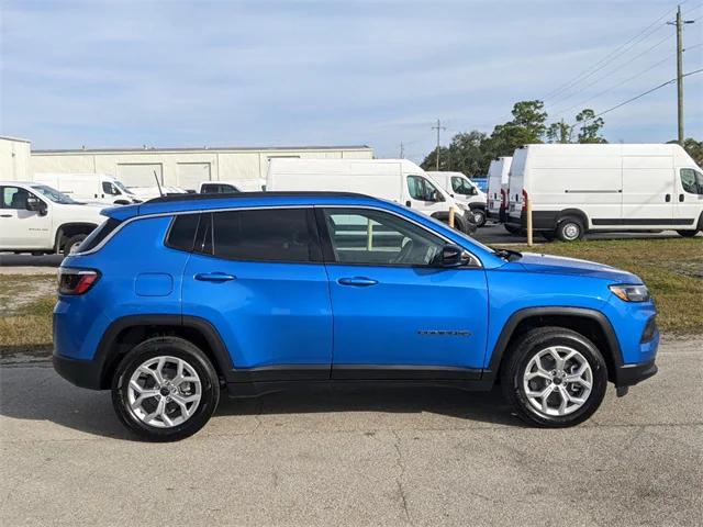 2025 Jeep Compass COMPASS LATITUDE 4X4